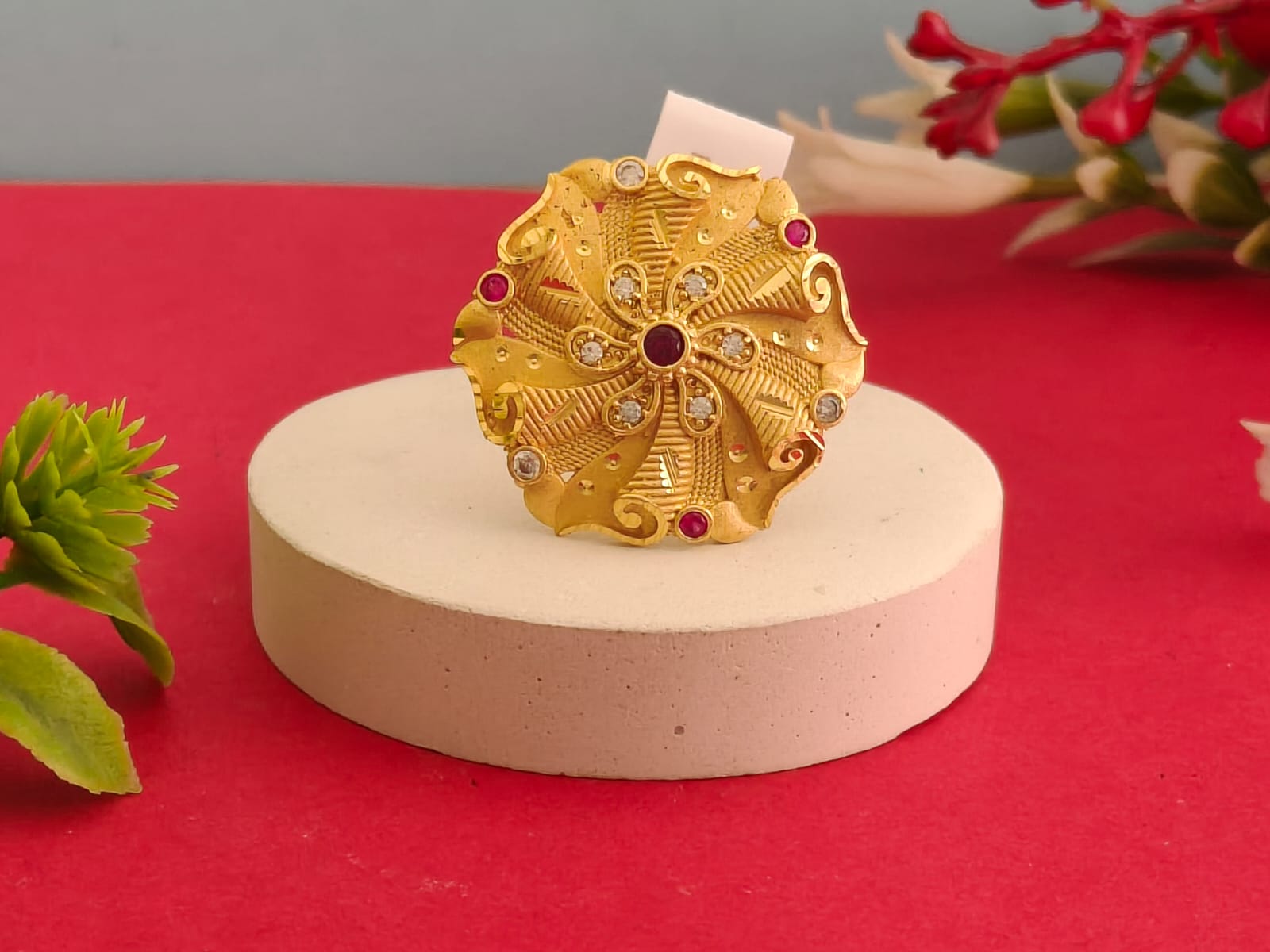 Exquisite Gold-Plated Floral Statement Ring