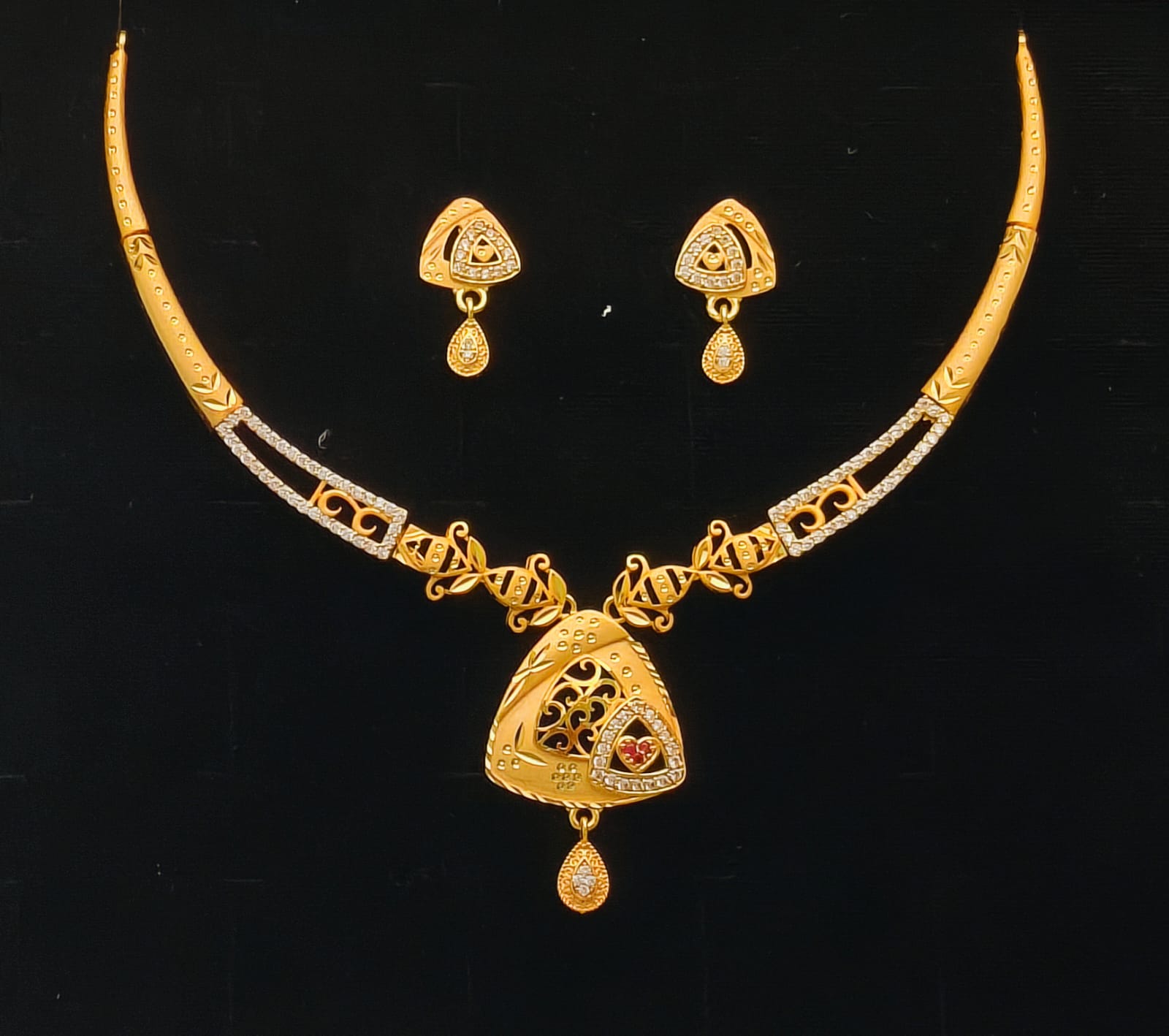 Elegant Gold and Stone Necklace Set